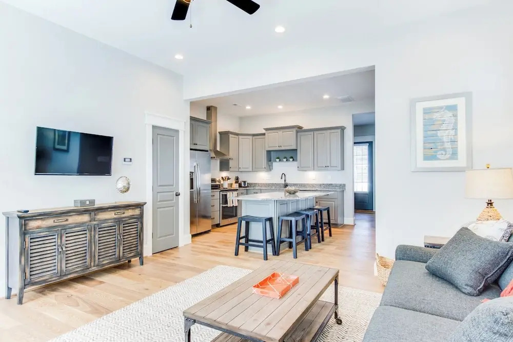 408b The Lynnhaven House Spacious 4 BR Townhouse Walking Distance to the Beach and Boardwalk