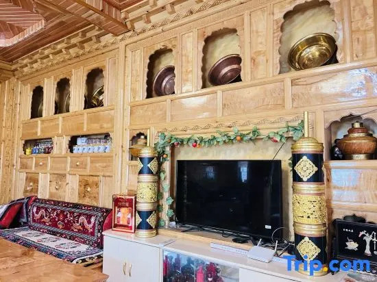 Rockland Meisu Hotel (Daocheng Yading Scenic Area Visitor Center)