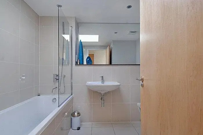 Apartment 4, Zinc