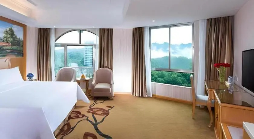 Vienna Hotel Shenzhen Dalang Clothing Base Branch