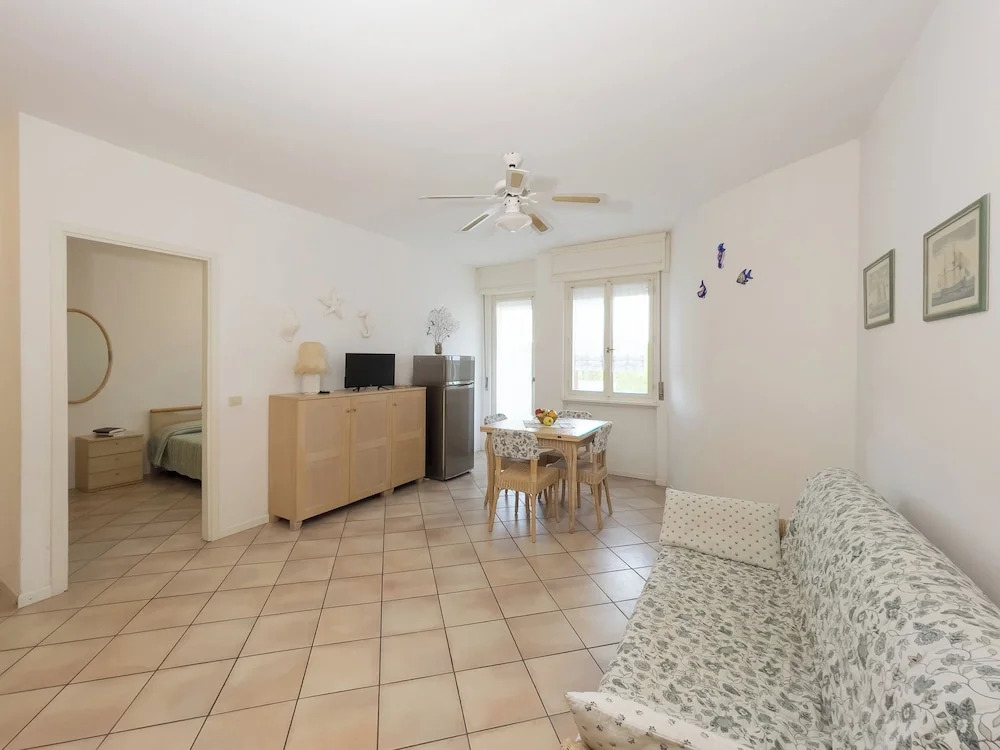 Spacious Flat Only 150mt From the Beach