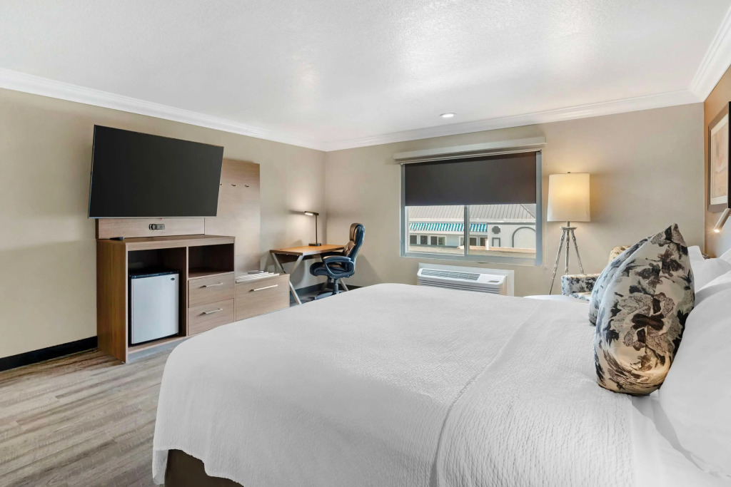 Best Western Plus Newport Mesa Inn