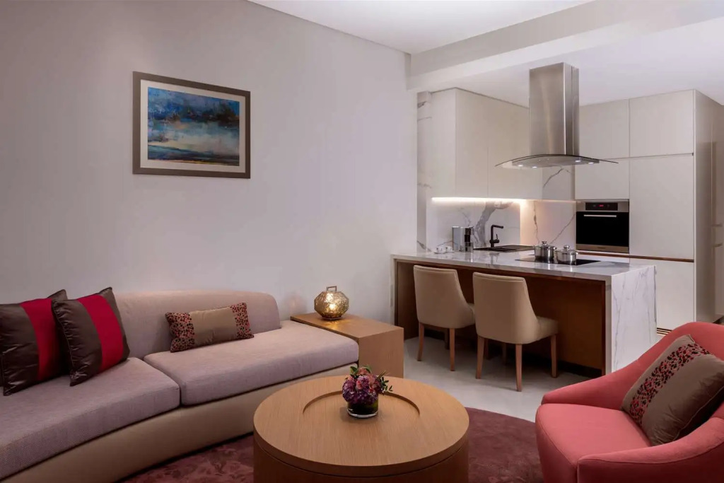 Hilton Dubai Creek Hotel & Residences
