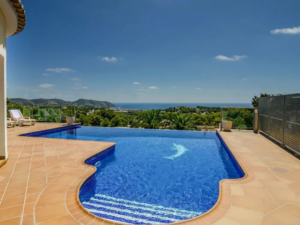 Coastal Villa With Pool