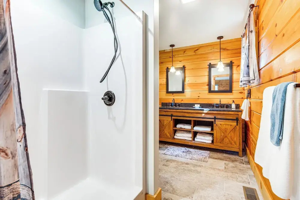 Secluded, Private! Forested Hendersonville Retreat