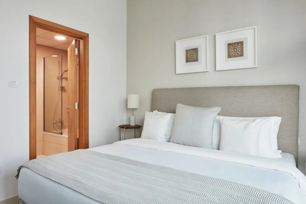 Fantastay Continental Towers