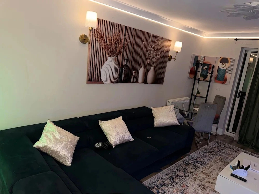 2 Bedroom With Electric Charging and Parking