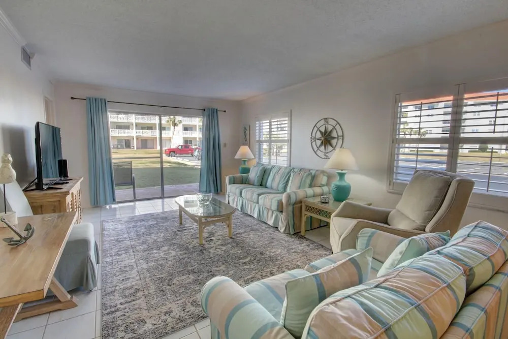319 El Matador 2 Bedroom Condo by RedAwning