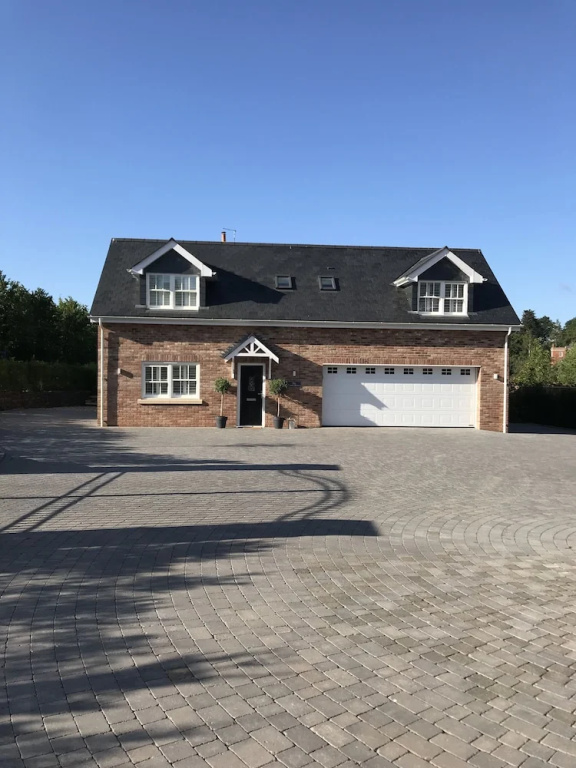 High Specification Coach House, Ebford