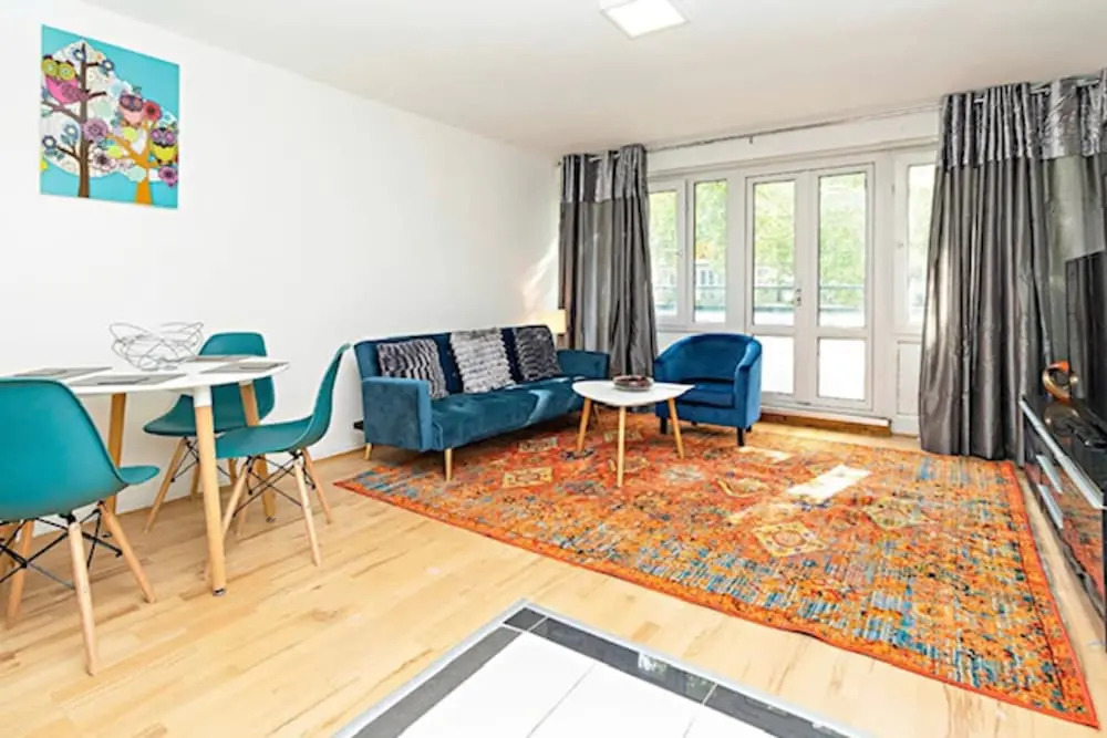 Spacious & Airy Apt w Balcony in Kentish Town