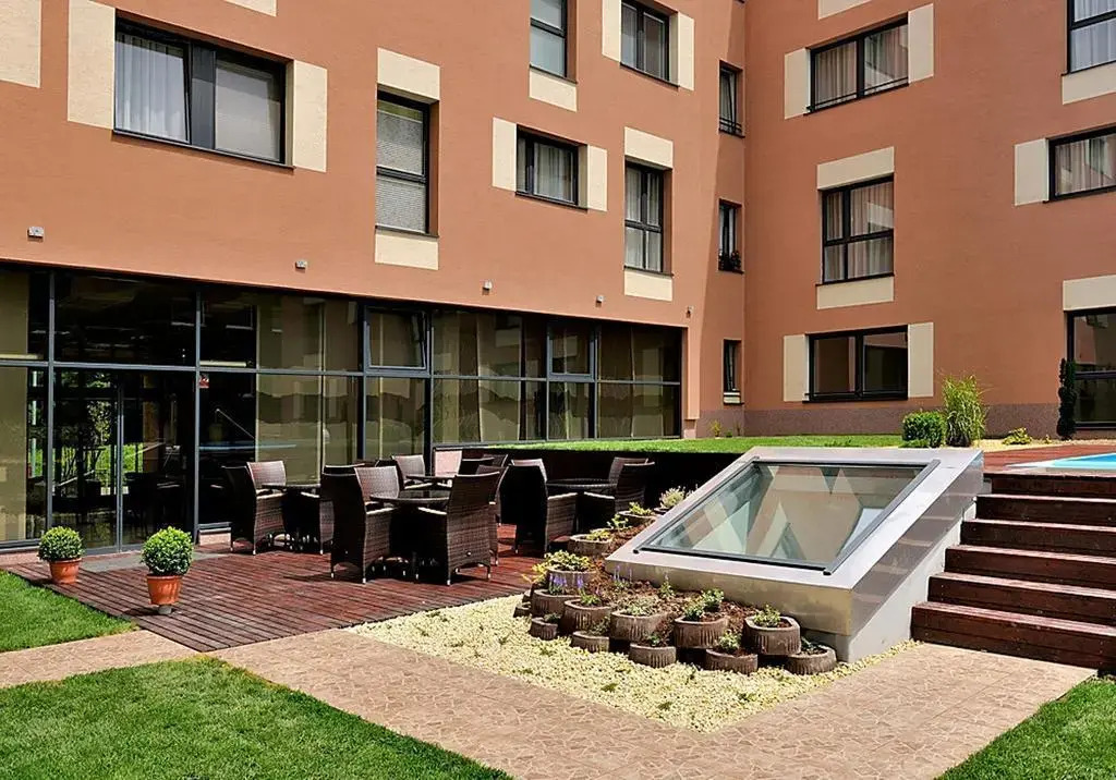 Melrose Apartments 2