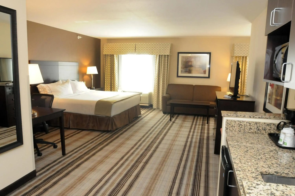 Holiday Inn Express & Suites Cambridge by IHG
