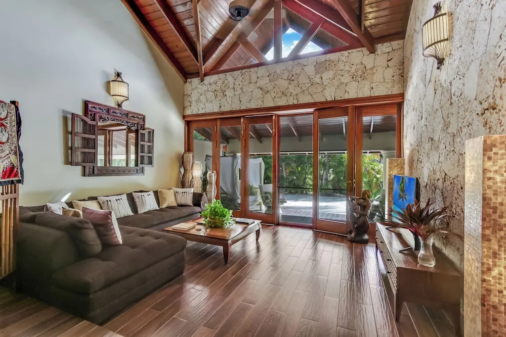 Beautiful Villa with Pool Gym and Maid