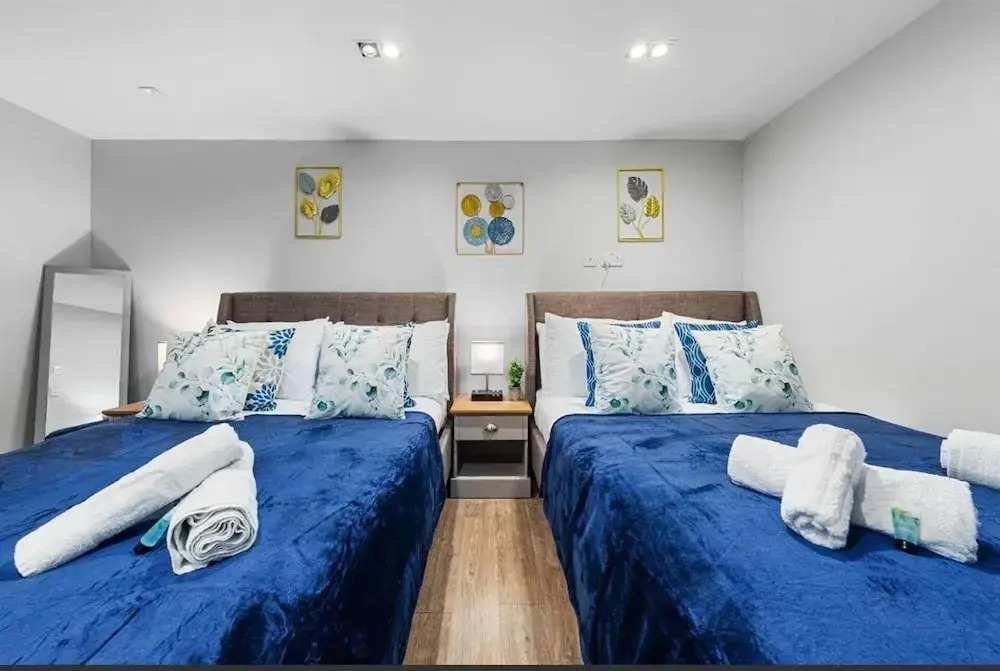 Modern Battersea Apartment - Sleeps 6 & Mini Bar