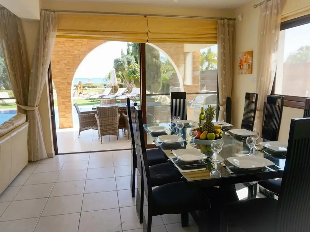 Sea Front Oceanus H3 by Ezoria Villas