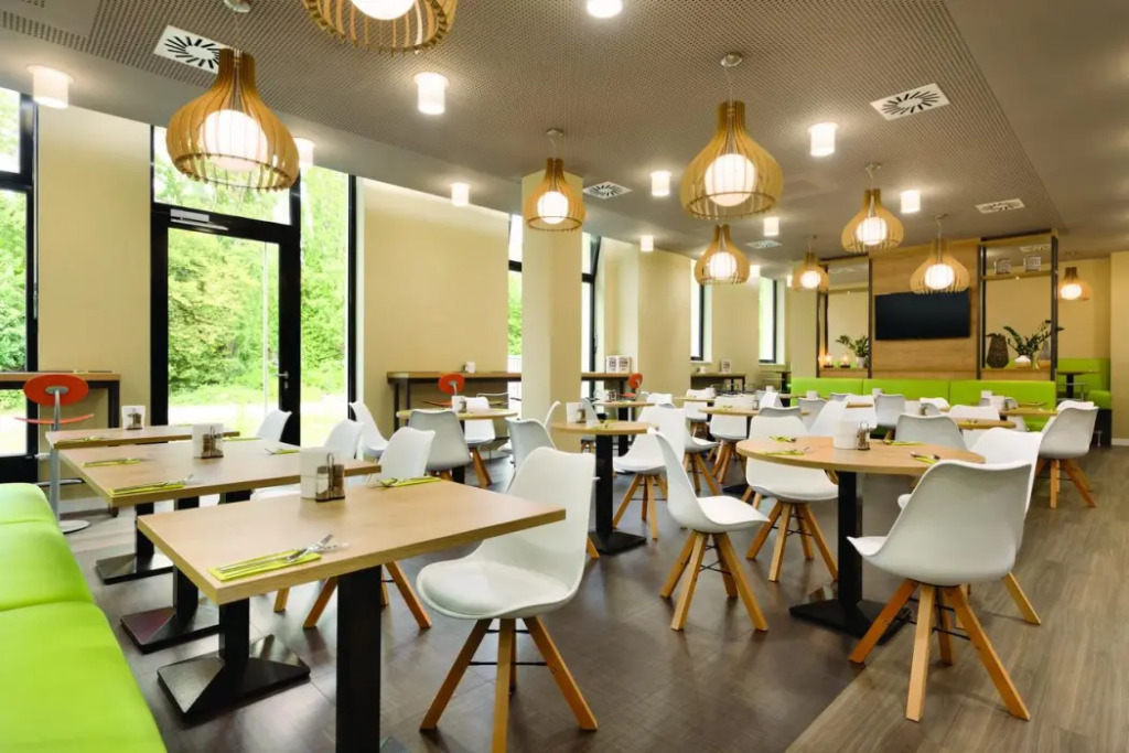 Super 8 by Wyndham Oberhausen am Centro