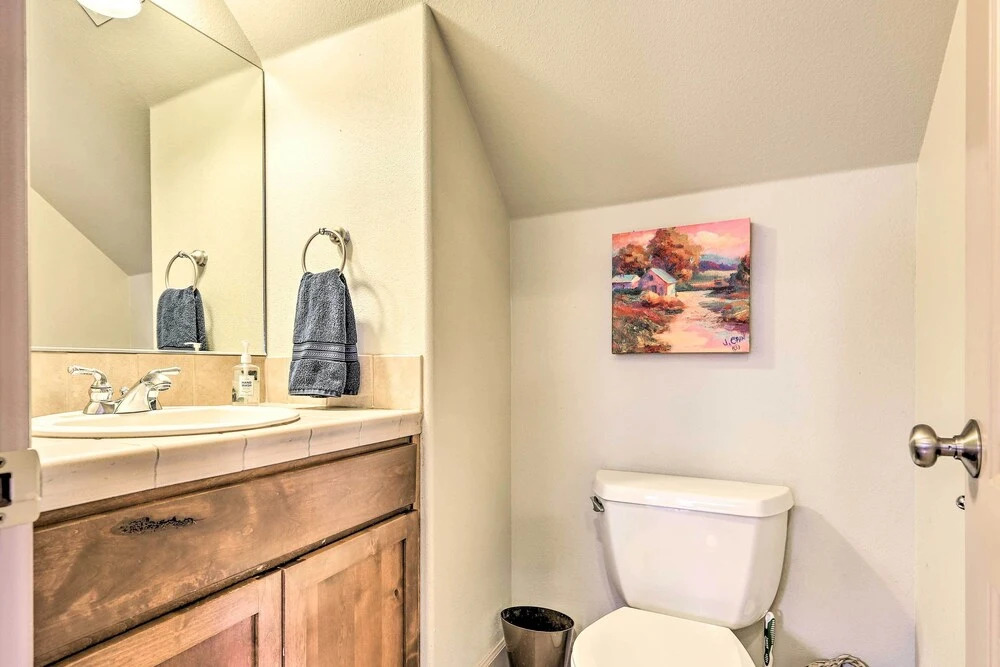 Family-friendly Bend Home w/ Hot Tub & Yard!