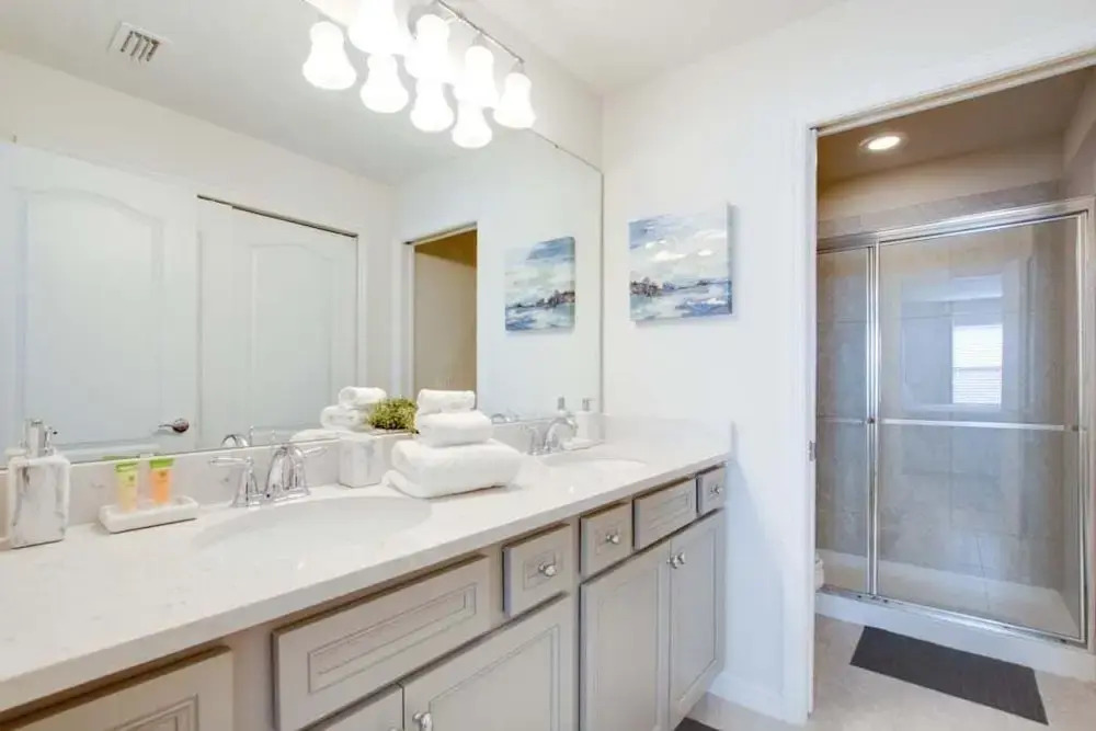 Beautiful 5 Bed Pool Home At Resort- No Resort Fee 5 Bedroom Townhouse