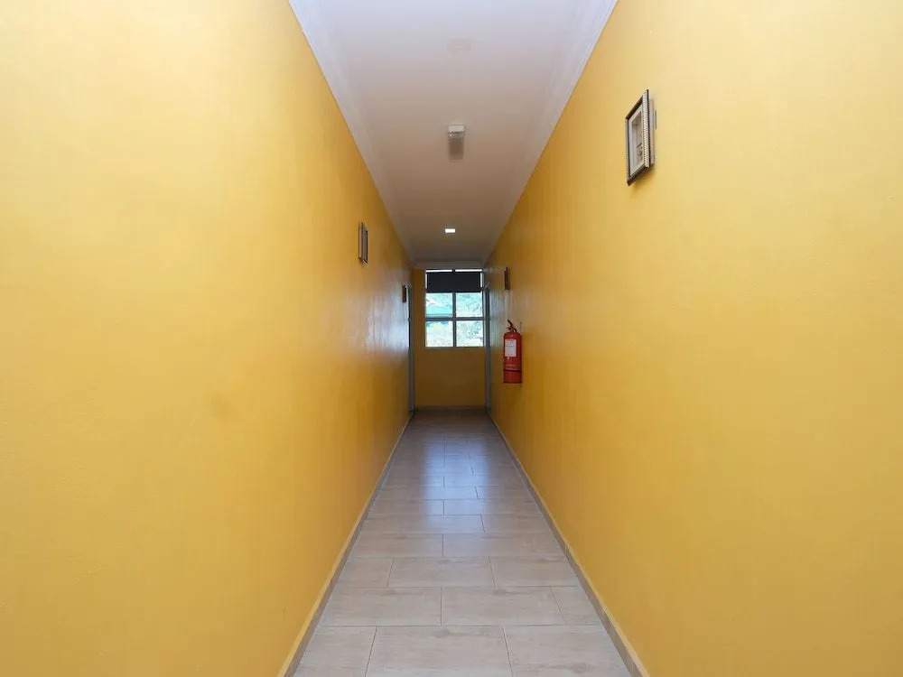 OYO 89587 IM Hotel