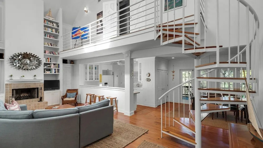 Old Seagrove Next to Seaside- Quiet Area & Vintage Charm, Backs to Canal
