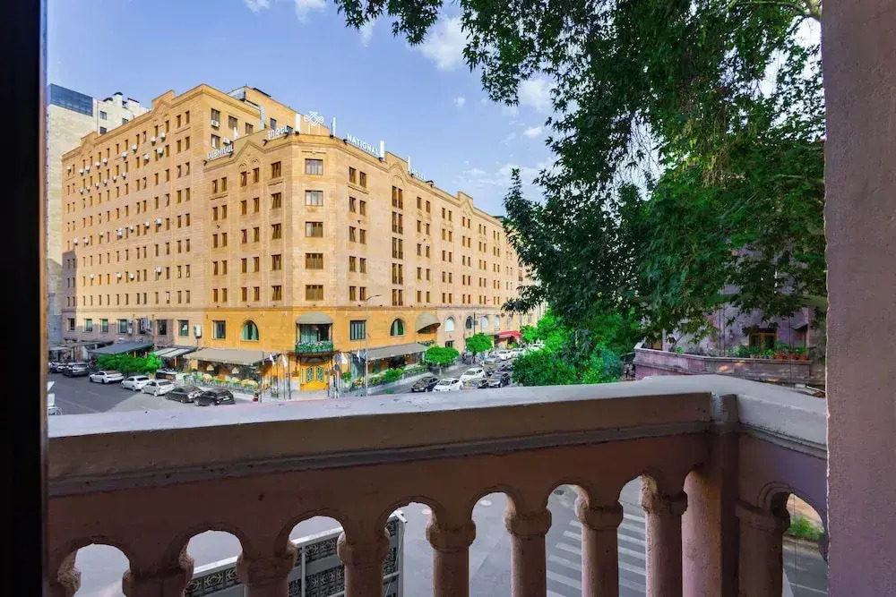 Apartments by Luxe Group AM713