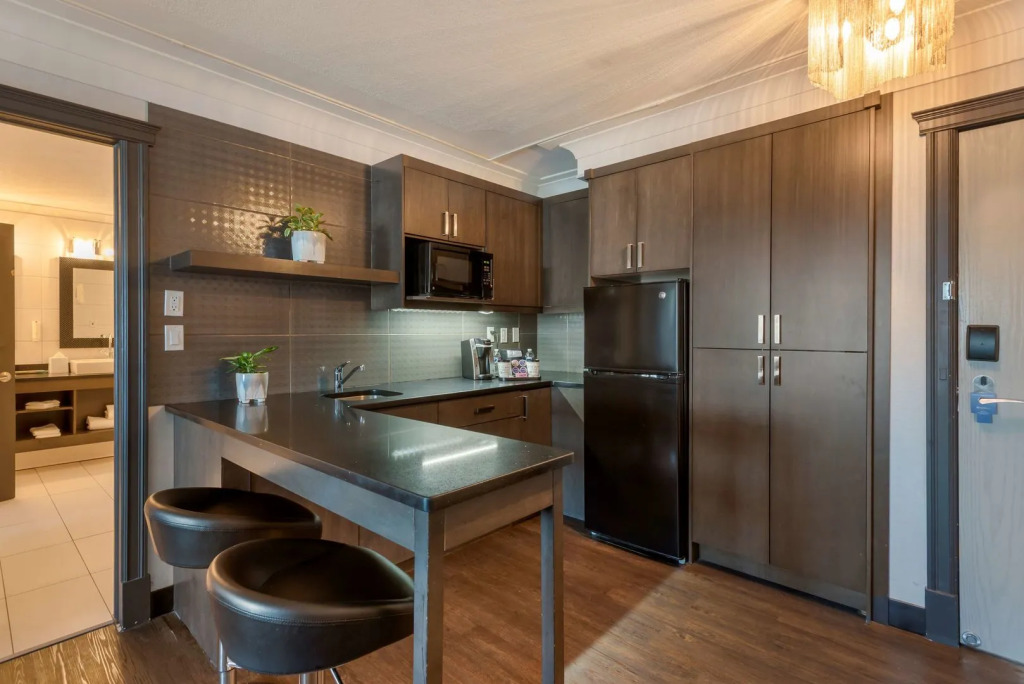 Best Western Plus Village Park Inn