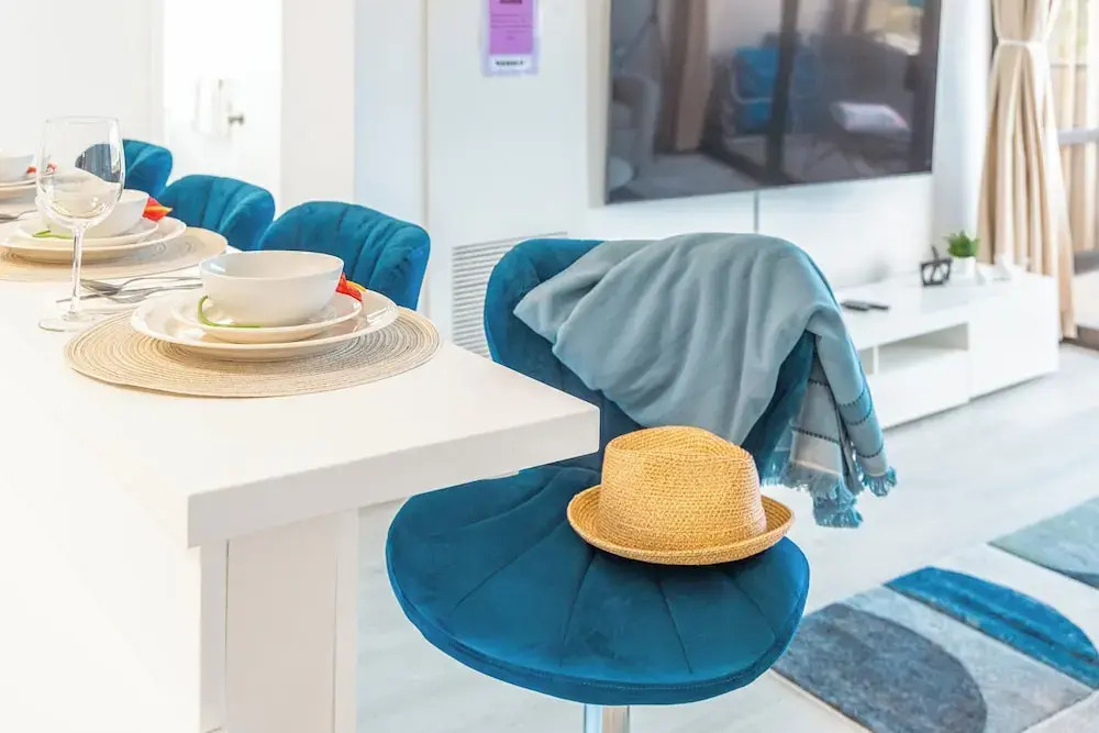Waikiki Sunset 2 bedroom with Diamond Head View and Parking