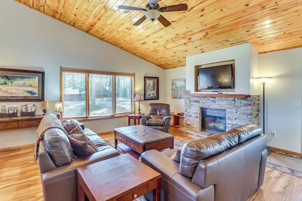 Lead Home in the Mountains w/ Hot Tub + Views!