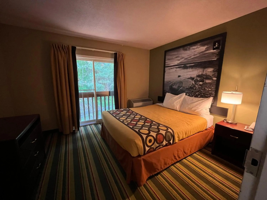 Jolly Roger Inn & Resort