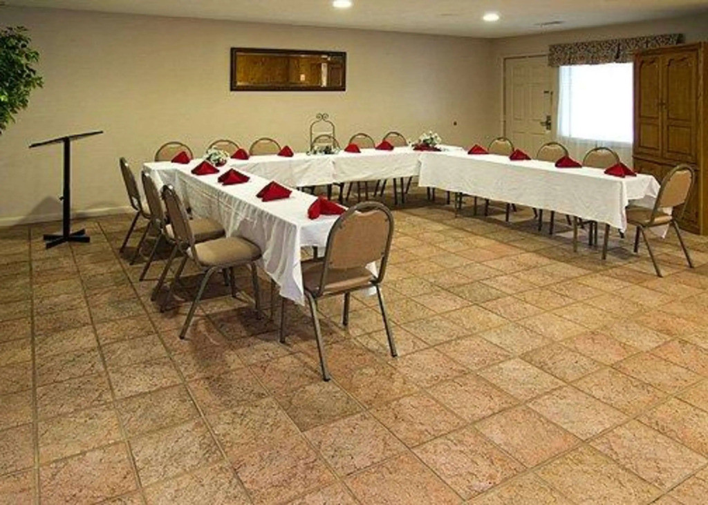 Econo Lodge Inn & Suites Columbus near Fort Benning