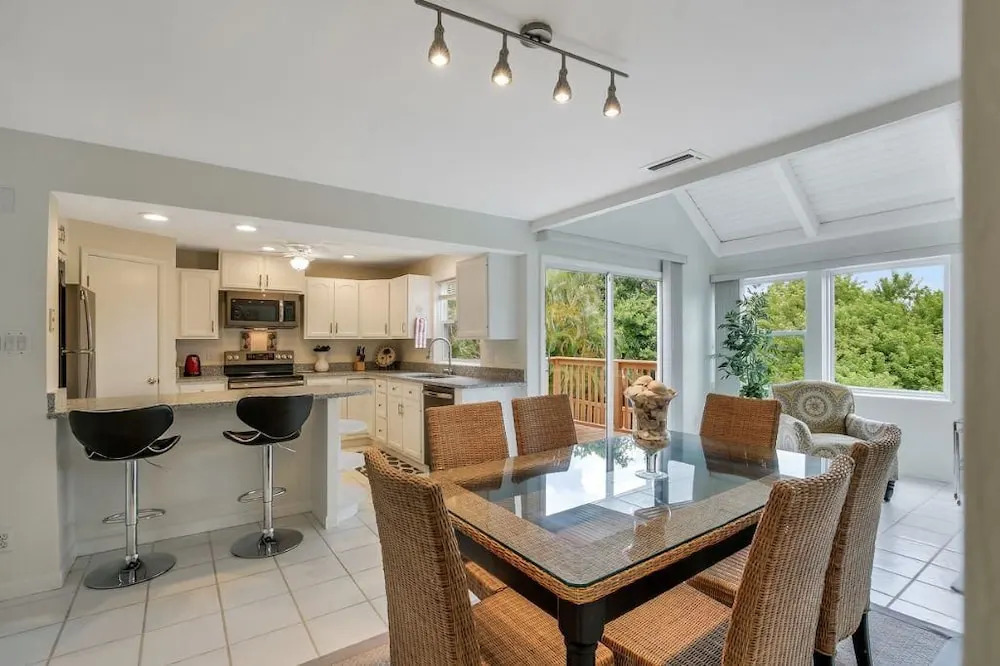 Colonial Avenue Home