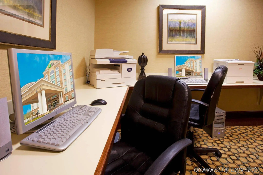 Holiday Inn Express & Suites Columbus at Northlake by IHG