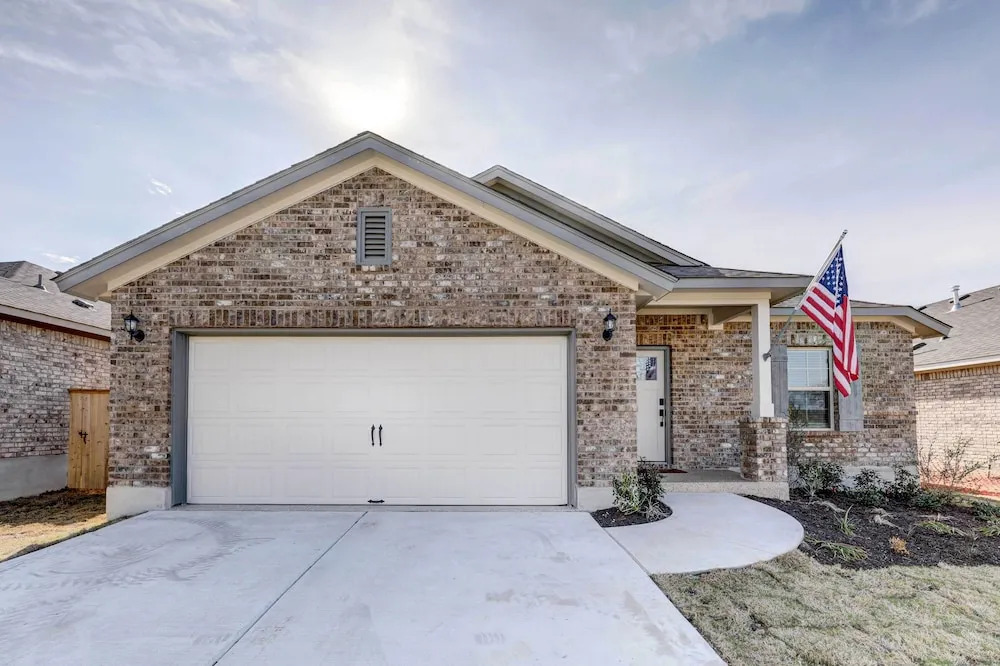 Bastrop Home w/ Yard, 28 Mi to Austin