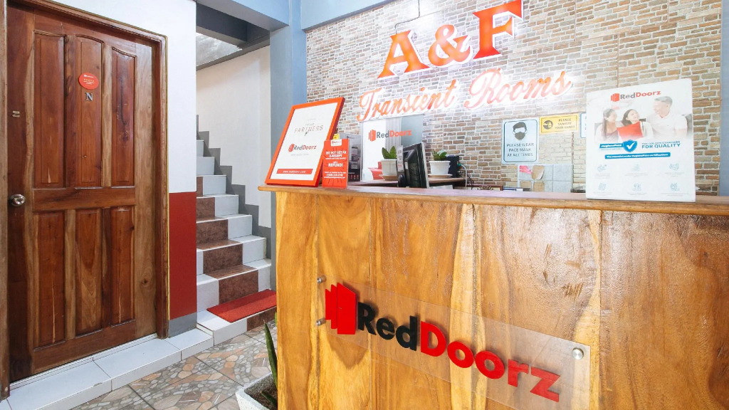 RedDoorz at A&F C5 Pinagsama Taguig