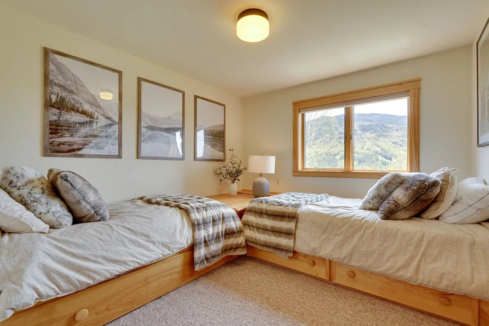 Luxury Vermont Vacation Rental: Private Hot Tub!