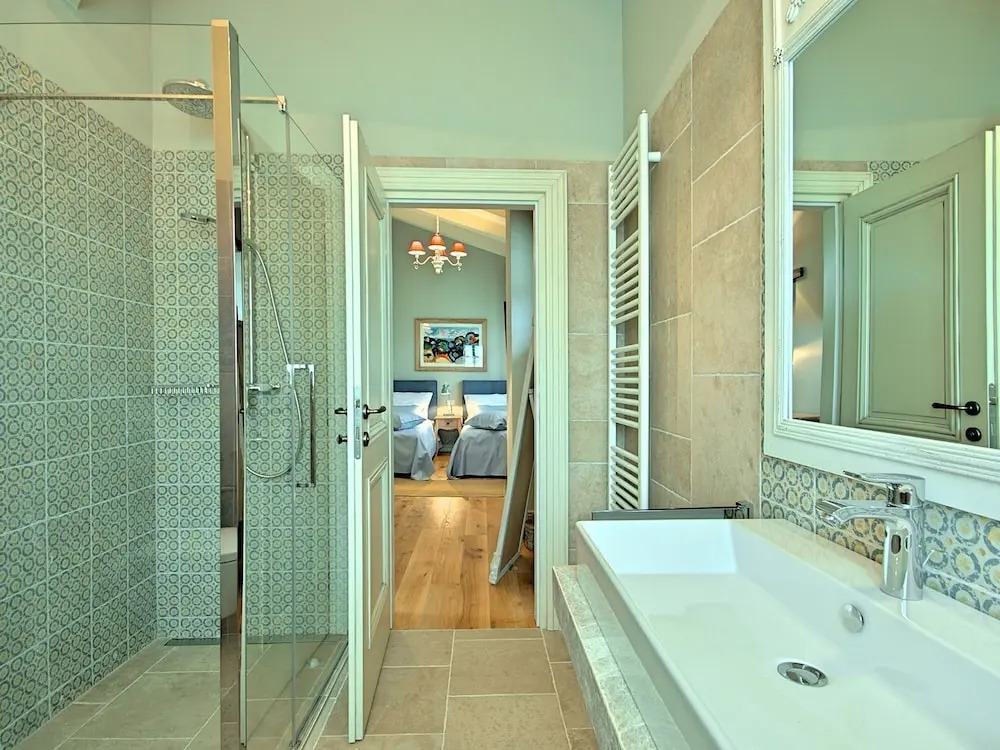 Spacious Villa in Ladici With Artistc Interiors and Pool