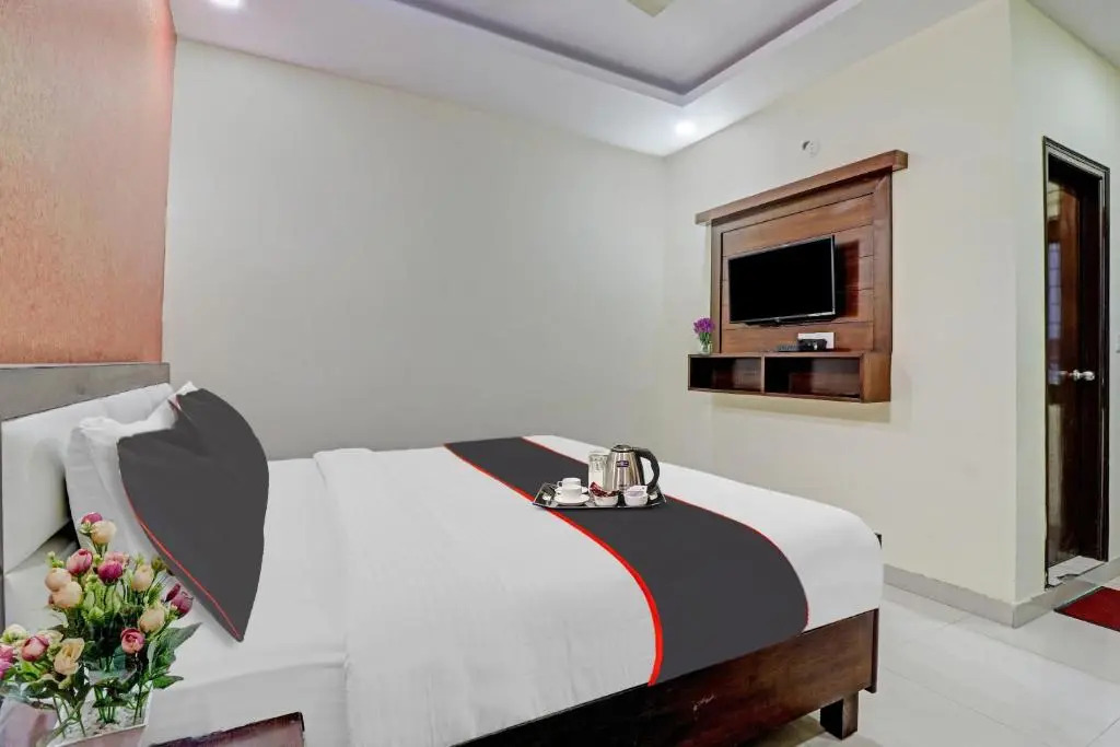 Collection O 70326 Hotel Premnagar Heights