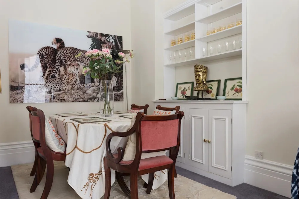 2 Bedroom Apartment In Knightsbridge