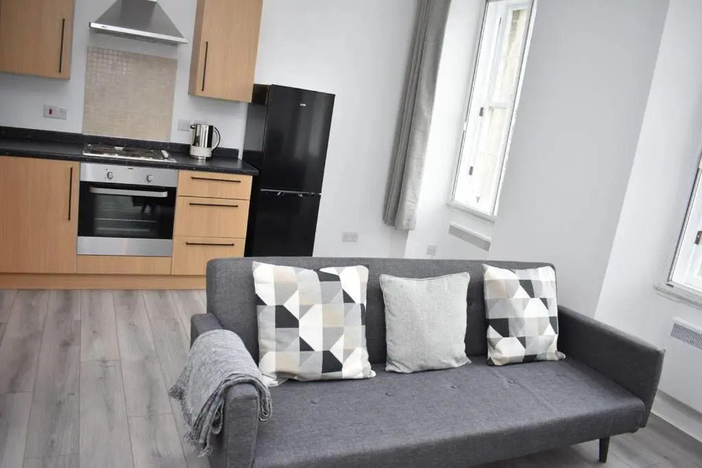 Modern & Bright 1 Bed for 4 Close To City Centre! (Adults Only)
