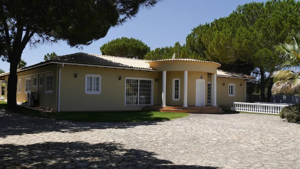 Villa with pool children Very welcome Algarve Portugal for 10 people