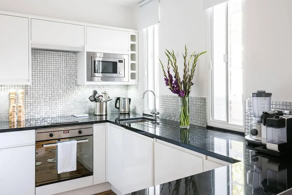 Cosy, Modern Chelsea Studio