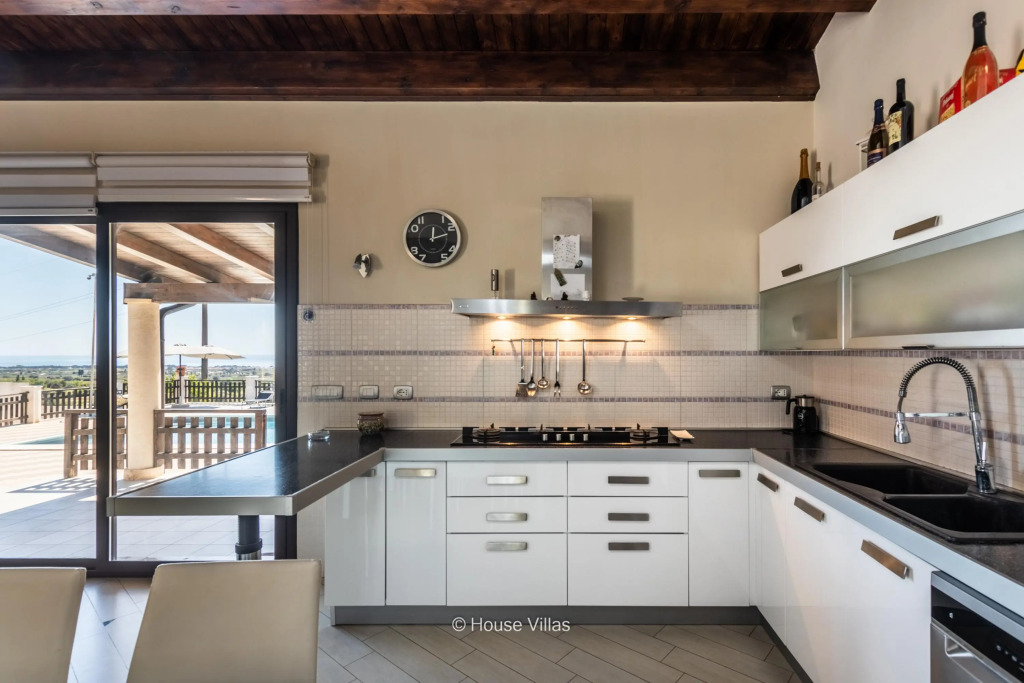 Villa Zora in Avola With 4 Bedrooms and 3 Bathrooms