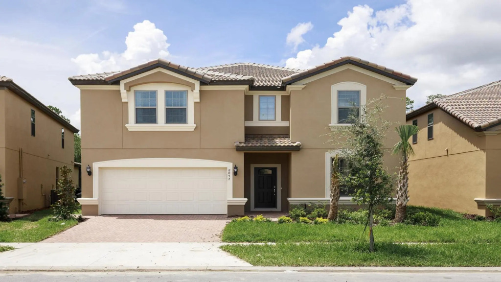 Stunning 9BR Villa w South-facing Pool Near Disney