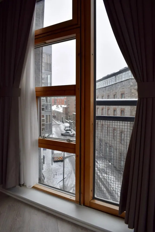 1 Bedroom Modern Apartment in Dublin Sleeps 4