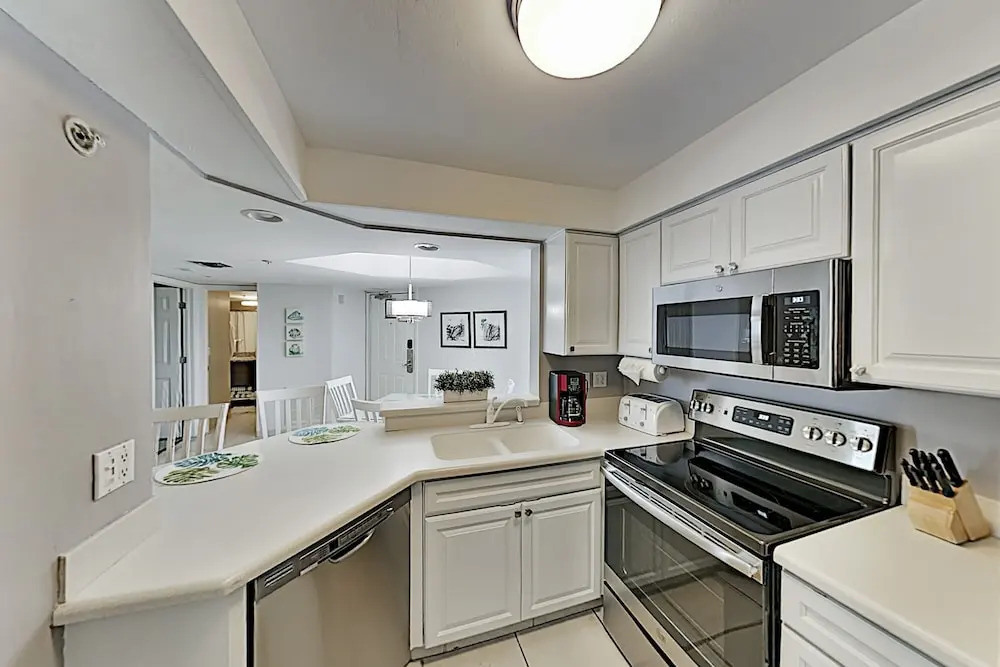 New Listing! All-suite Beach Getaway W/ Pool 2 Bedroom Condo