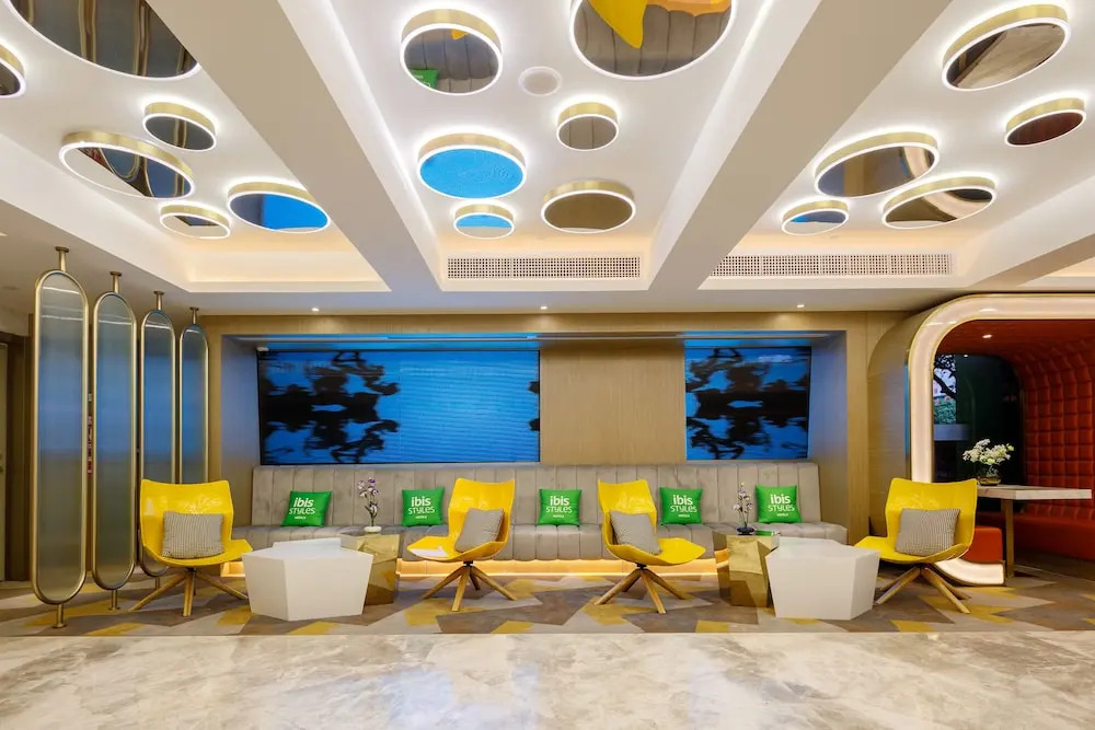Kaigaosi Hotel (Guangzhou Railway Station Subway Station Baima Clothing City)