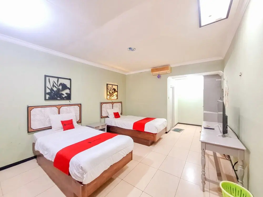 RedDoorz near Stadion Semeru Lumajang Jawa Timur