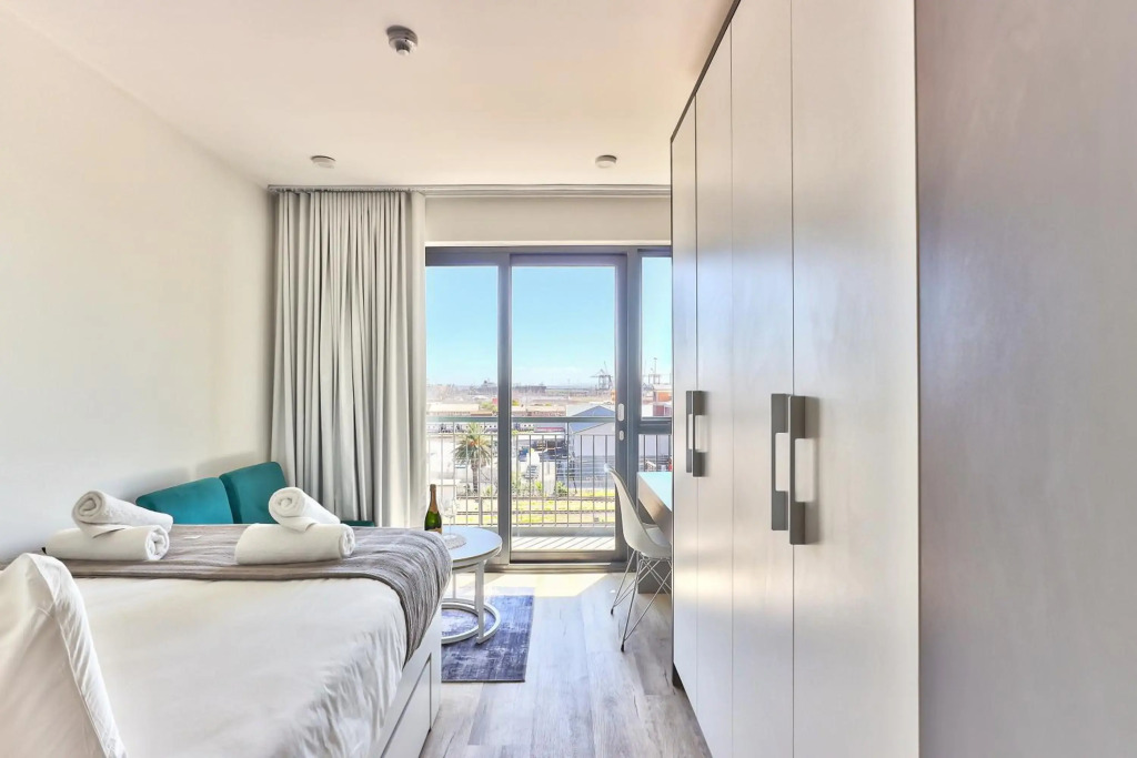 Stunning work pad on 1onAlbert- 601
