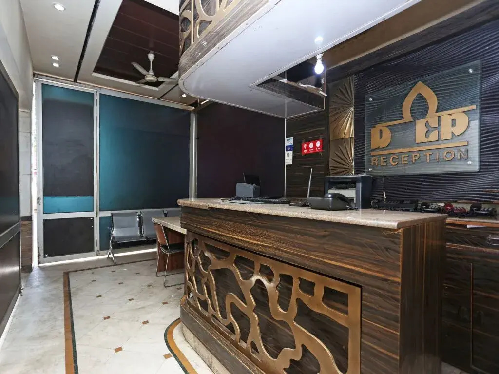 OYO 12172 Hotel Deep Premium