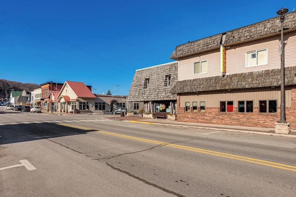 Downtown Beulah Pet-friendly Apt Near Lake & Shops